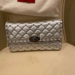 Valentino Garavani wallet in the chain bag clutch